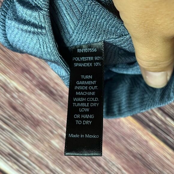 Lola Getts Blue Sports Bra. Size Large. - Picture 5 of 5